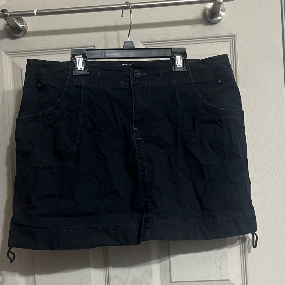 Black skort